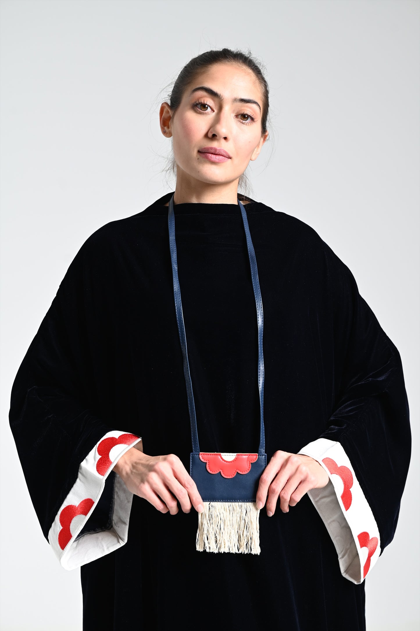 فستان مخملي بحري وقلادة جلدية - مقاس واحد