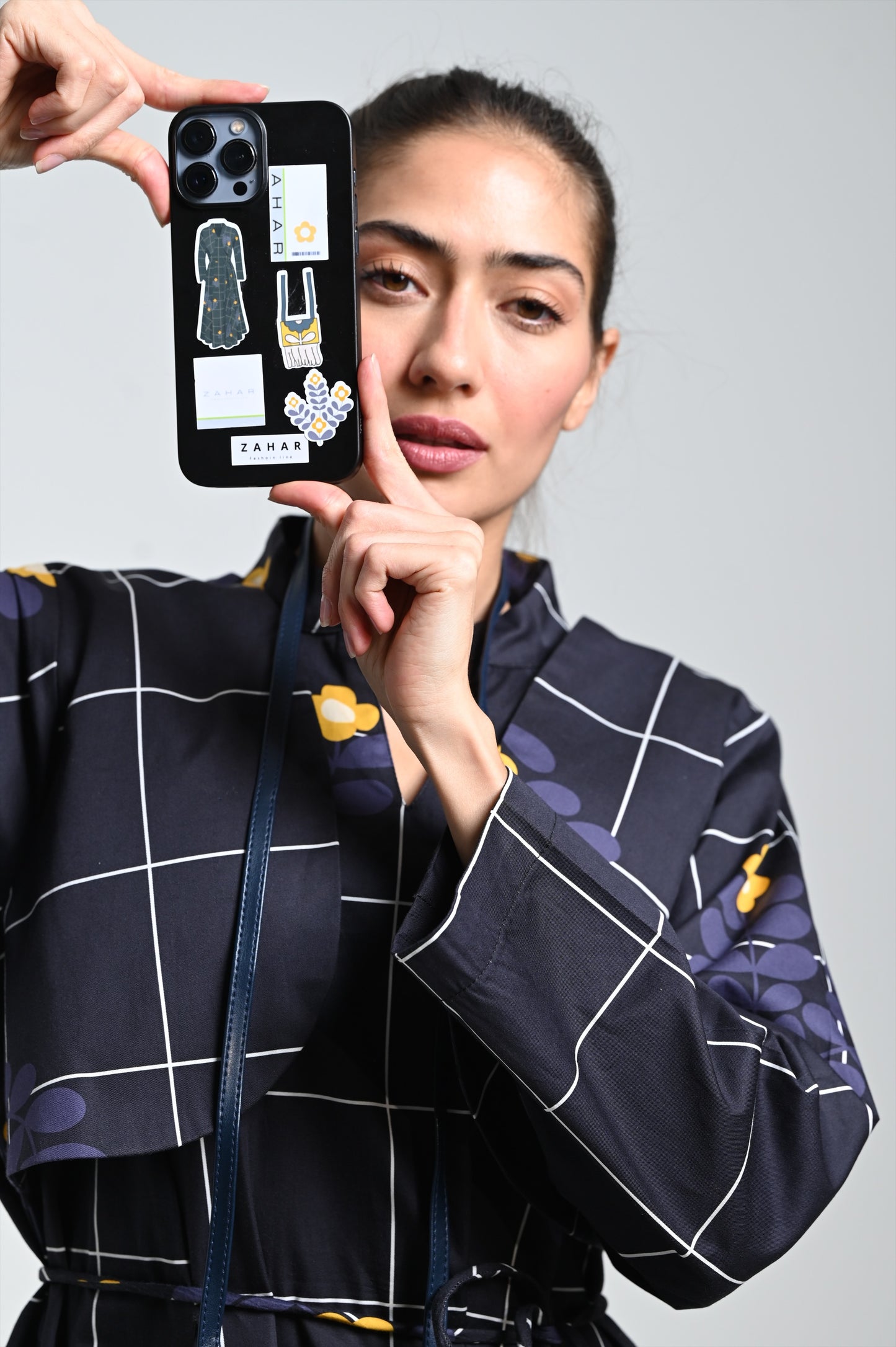 Yellow flower dress & leather necklace