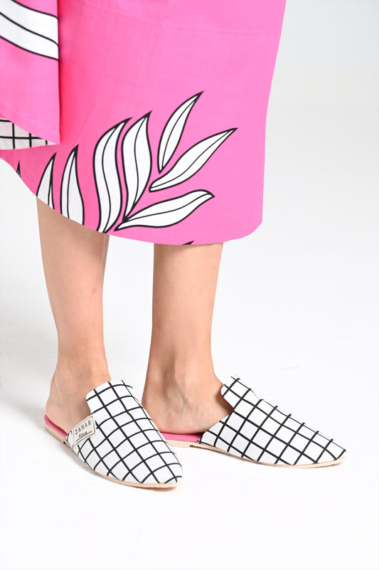 Checkered canvas and pink leather shoes