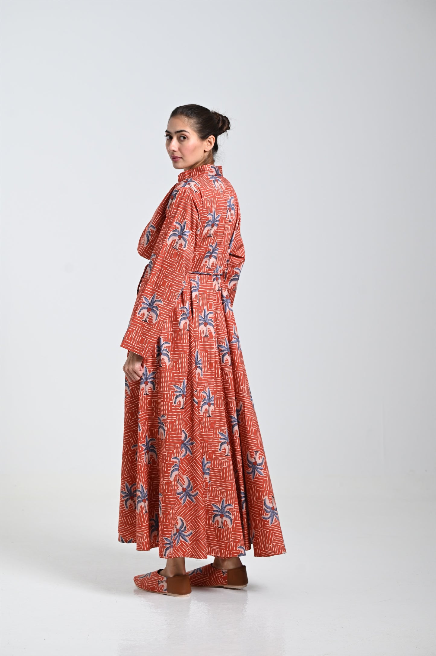 Bronze dress with palm tree print & leather necklace